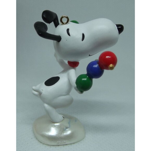 Hallmark Ornament 2015 Keepsake Peanuts Snoopy Decking the tree Christmas Bulbs - Picture 3 of 14